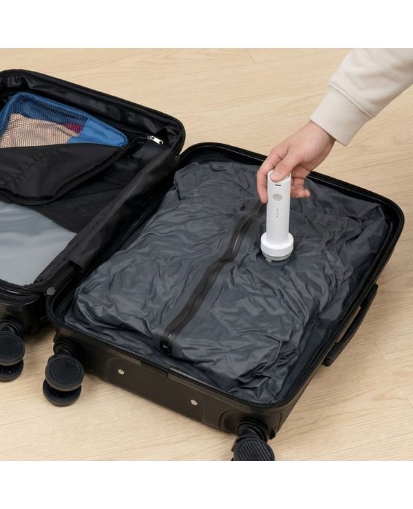 Kit Mala de Bordo 10 Kg Preta + Bomba de Sucção Elétrica Portátil